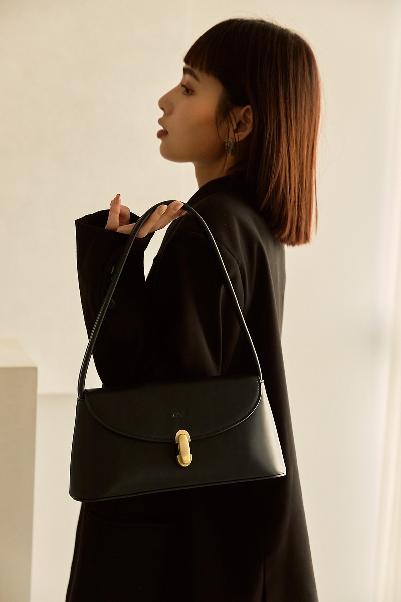 Metal buckle curved shoulder bag-black - Handbags & Totes - Genuine Leather Black