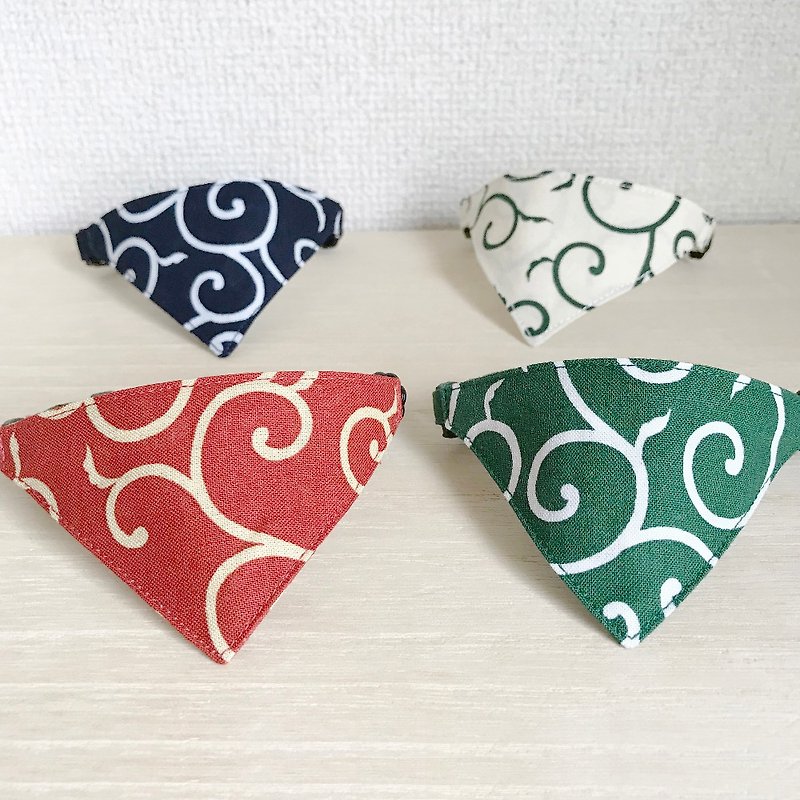 Fine arabesque pattern, bandana-style collar for cats with square hooks, from kittens to adult cats - ปลอกคอ - ผ้าฝ้าย/ผ้าลินิน 