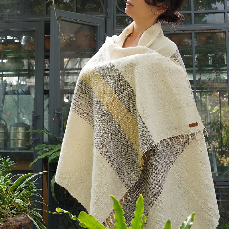 [Qiushi] Hand-twisted and hand-woven. Pure cotton layered natural dyeing/shawl, air conditioning warm towel - ผ้าห่ม - ผ้าฝ้าย/ผ้าลินิน ขาว