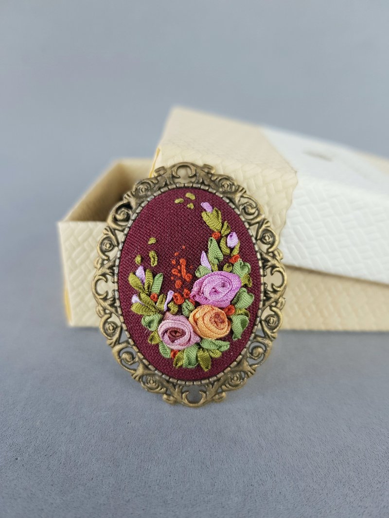 Ribbon embroidered brooch for her, embroidery jewelry - 胸針 - 絲．絹 多色
