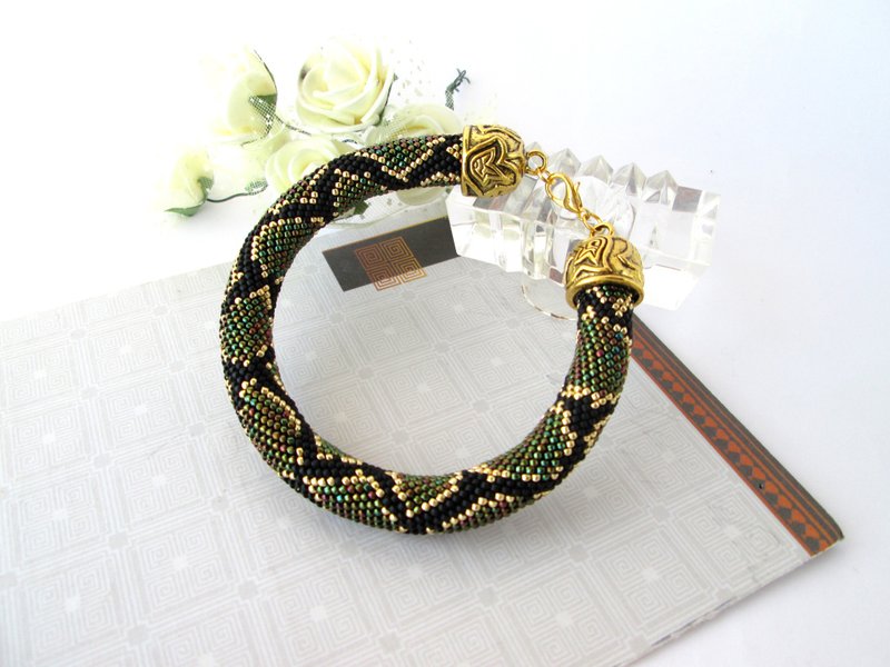 Snake bracelet necklace Beaded bracelet Python serpent Green snake bracelet - สร้อยข้อมือ - วัสดุอื่นๆ สีเขียว