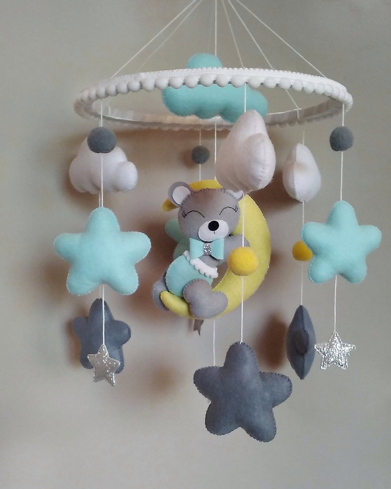 Bear at the Moon baby crib mobile, felt nursery decor - ของเล่นเด็ก - วัสดุอีโค สีน้ำเงิน