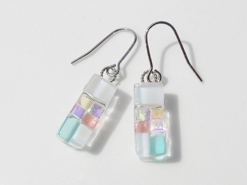 雪ガラス(ゆき【粉雪】)ピアス/イヤリング 【金具選べます】【受注制作】 - 耳環/耳夾/耳骨夾 - 玻璃 白色