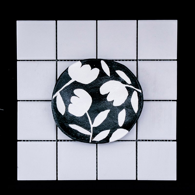 Snowflake Disc - Pottery & Ceramics - Pottery Black