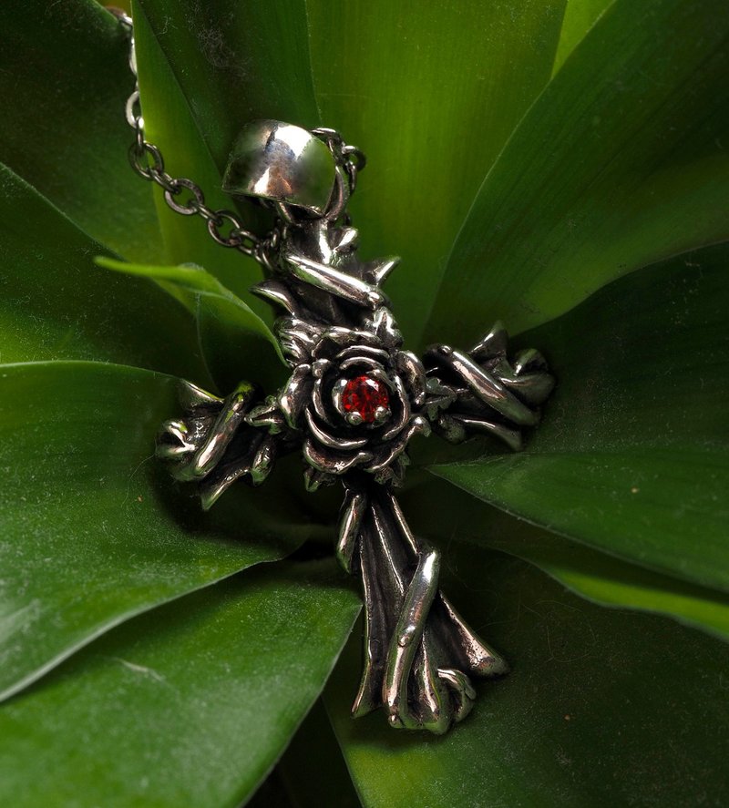 925 Sterling Silver Rose Red Diamond Cross Necklace Pendant Goethe Gorgeous Diamond Color Exchangeable Single Pendant Price - สร้อยคอ - เงิน สีเงิน