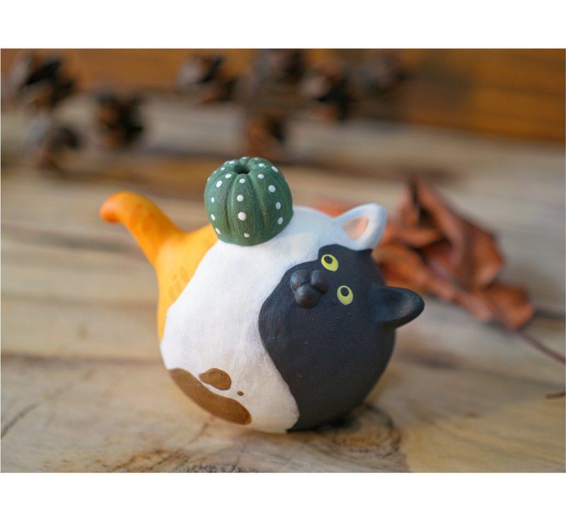 小花器・被兜打的三花貓 陶偶 - 擺飾/家飾品 - 陶 多色