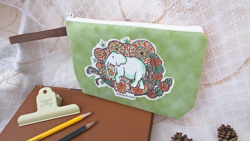 <秘境之生>象的風情畫 手拿包 化妝包 收納 票卡 插畫 動物 - 手拿包 - 聚酯纖維 綠色