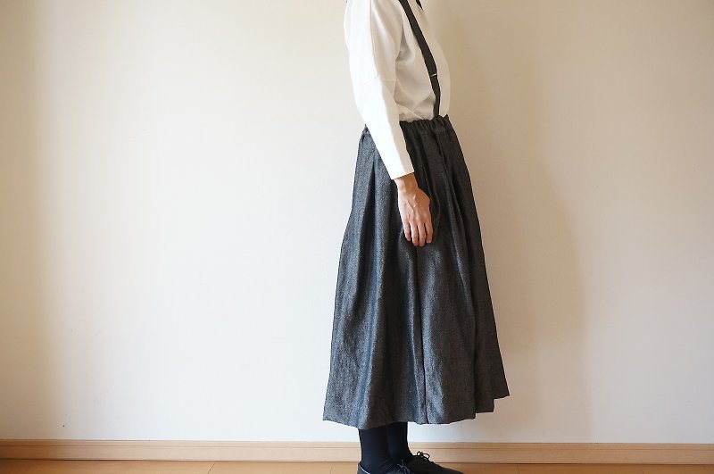 Wool linen dungaree tuck skirt ladies - กระโปรง - ผ้าฝ้าย/ผ้าลินิน สีดำ