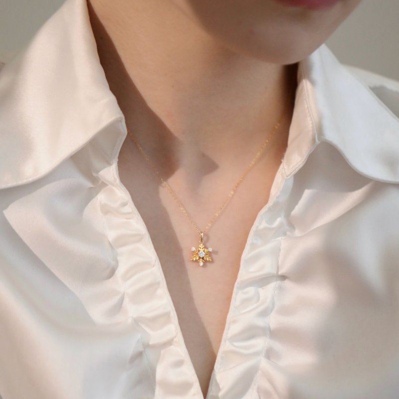 18k gold necklace for a good harvest, snowflake necklace, birthday gift for commuter - สร้อยคอ - วัสดุอื่นๆ สีเหลือง