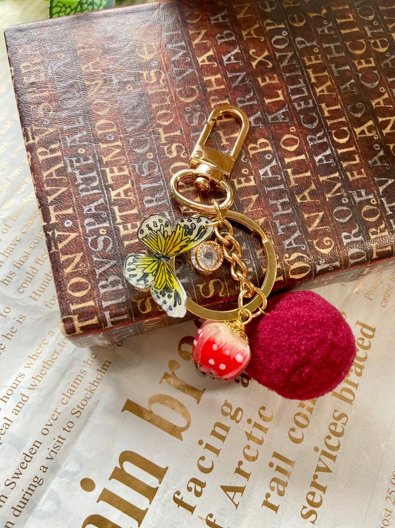 Strawberry/yellow butterfly bag charm - พวงกุญแจ - เรซิน สีแดง