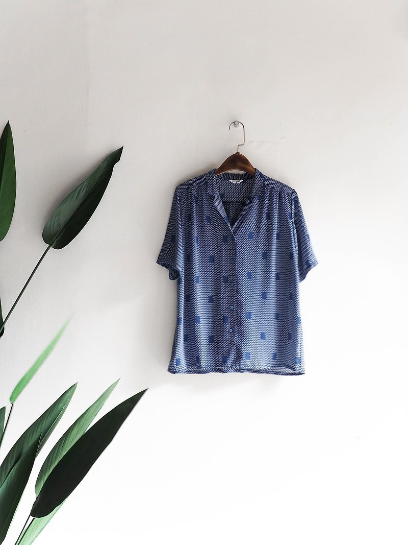 River Water Mountain - Yeouido Flower Light Shine Spring Time Antique Silk Spinning Shirt Top Shirt - Women's Shirts - Polyester Blue