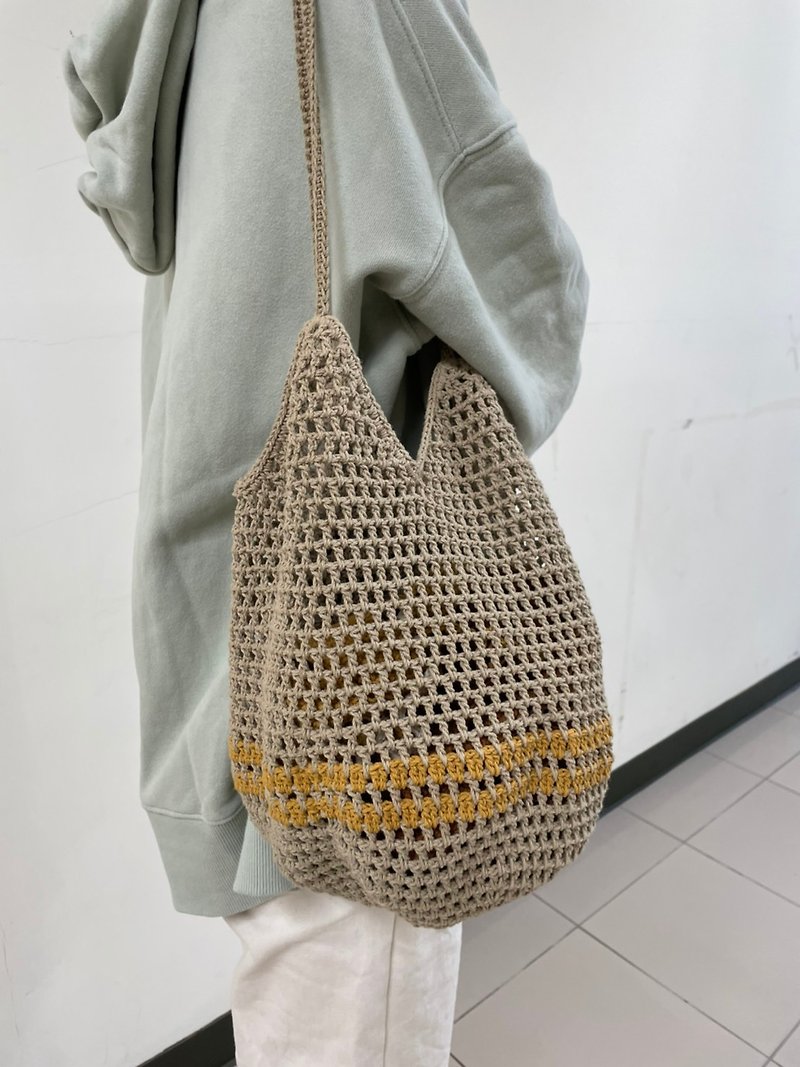Bucket plaid bag/handmade/woven bag/mesh bag - กระเป๋าแมสเซนเจอร์ - ผ้าฝ้าย/ผ้าลินิน 