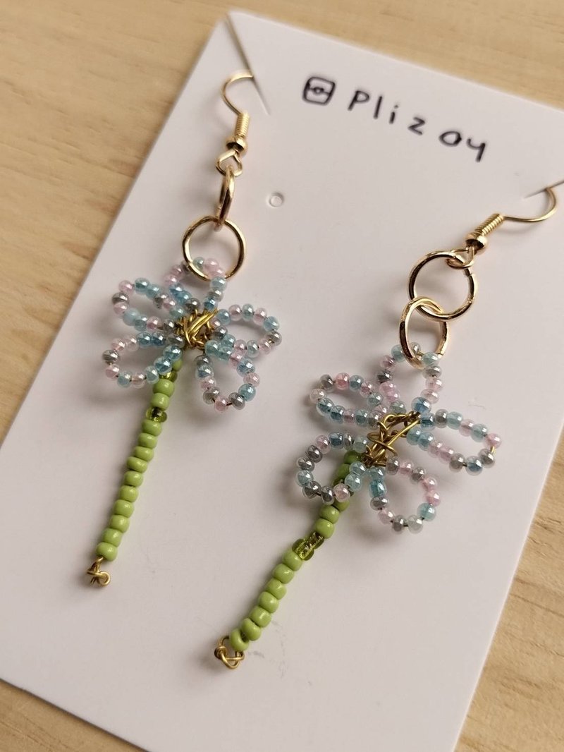 Floral Glass Beads Earrings Handmade (Blue with Solid Green Stem) - 耳環/耳夾/耳骨夾 - 玻璃 多色