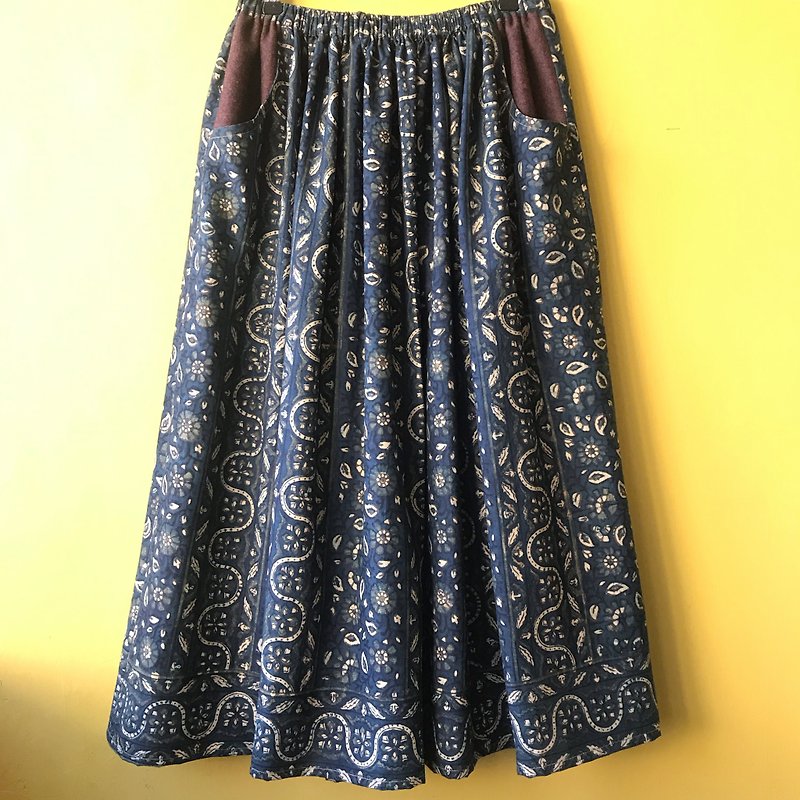 Woodcut printing and dyeing natural plant dyed long skirt tundra - Skirts - Cotton & Hemp Blue