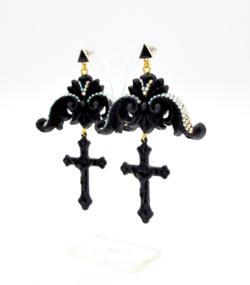 TIMBEE LO black wood chip carved flower embellished crystal decoration earrings hanging black metal cross - ต่างหู - โลหะ สีดำ