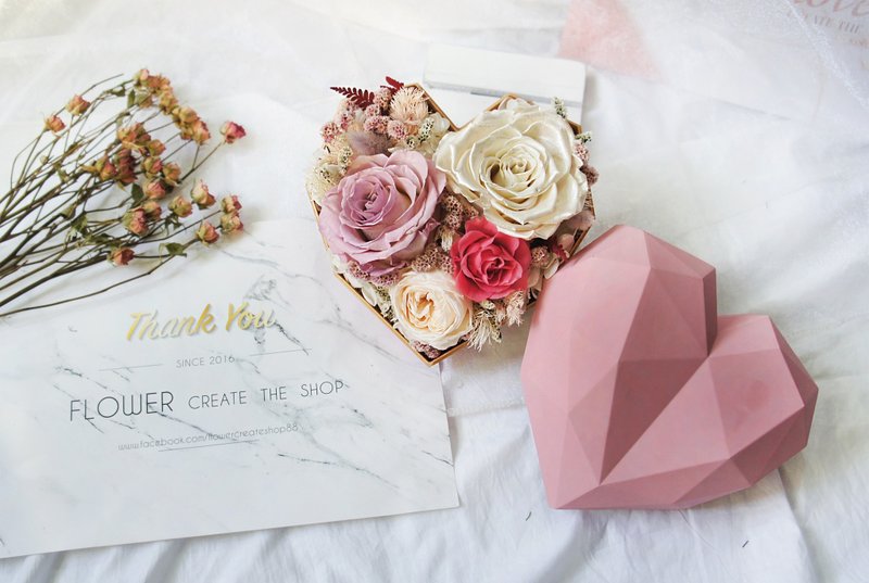 [Heart-shaped Three-dimensional Preserved Flower Gift Box_Declaration of Love] - ช่อดอกไม้แห้ง - พืช/ดอกไม้ สึชมพู