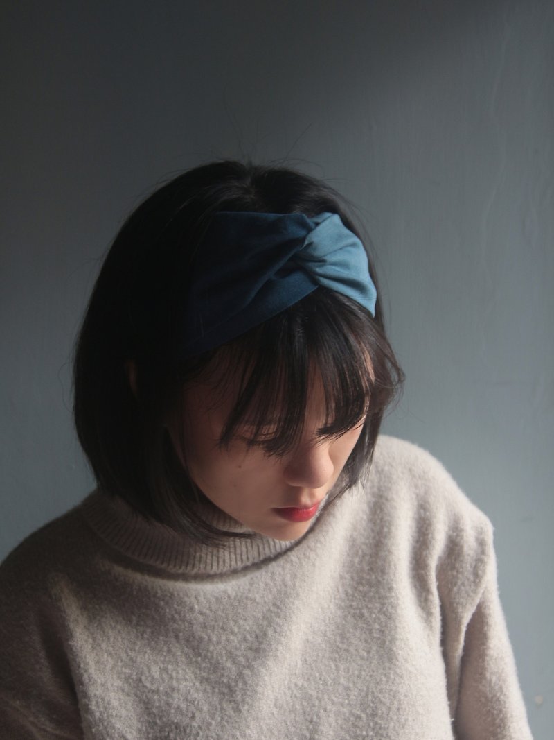 Reprinted from the industrial era, contrast color, light and thin cotton fabric handmade cross headband - Hair Accessories - Cotton & Hemp Blue