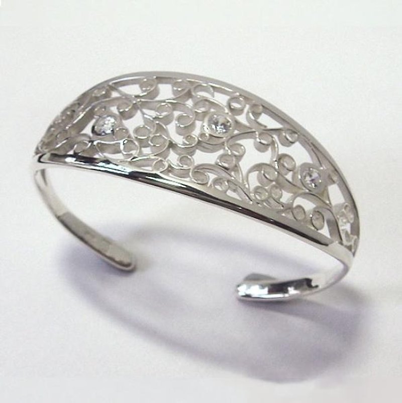 Ladies arabesque bangle through the whole - Bracelets - Other Metals Silver