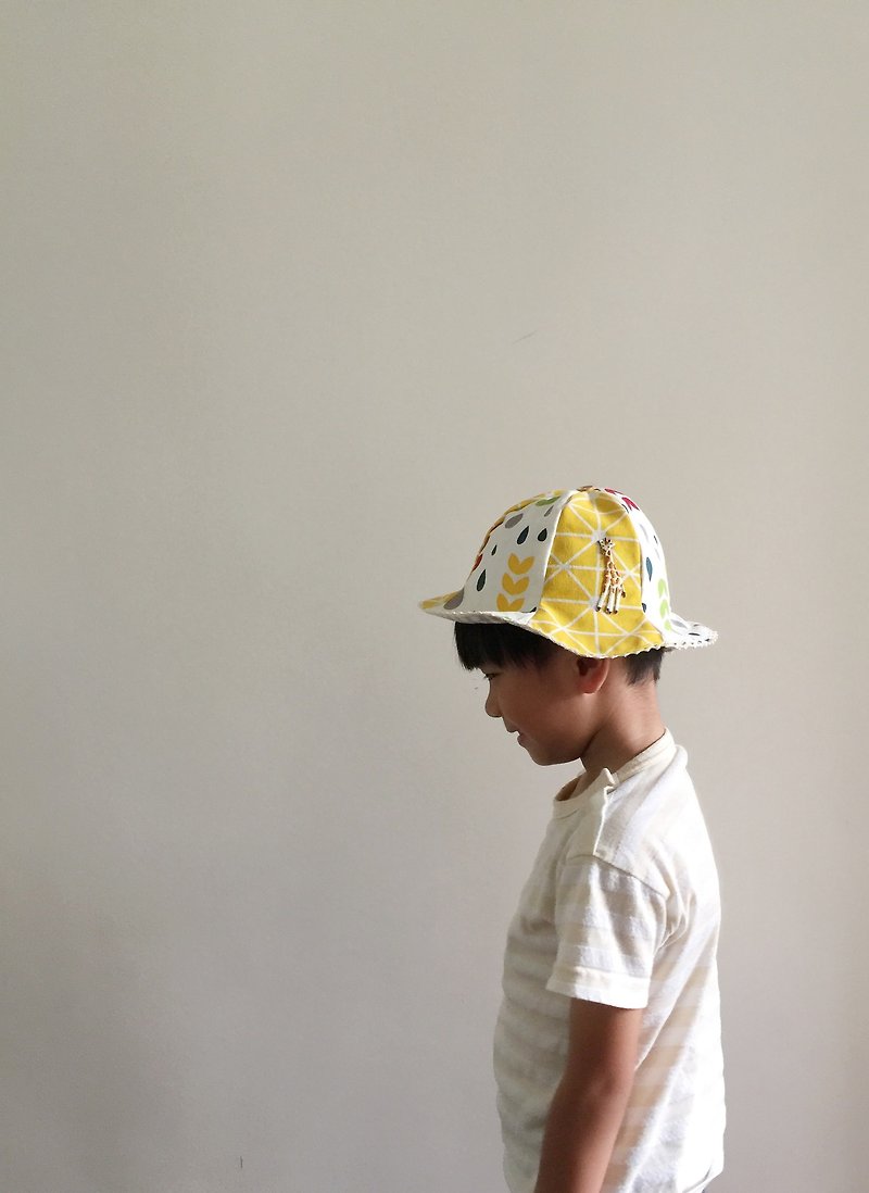 手作りの両面黄色パッチワークキリン刺繍日焼け止め帽子。カスタマイズされたサイズは、赤ちゃん、子供、大人に適しています - 帽子・ヘアバンド - コットン・麻 イエロー