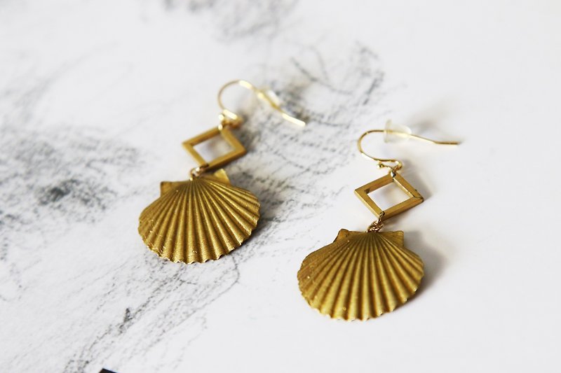 YANGYANG Shell Earrings - Earrings & Clip-ons - Copper & Brass Gold
