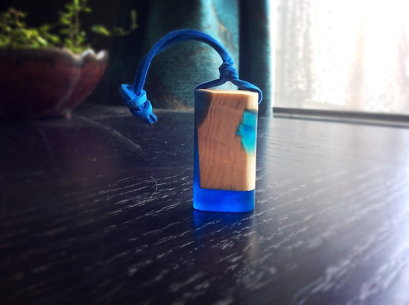 星空藍-檜木吊飾.手作.木頭.個性小品/禮物/森林系/獨家款 - 其他 - 木頭 藍色