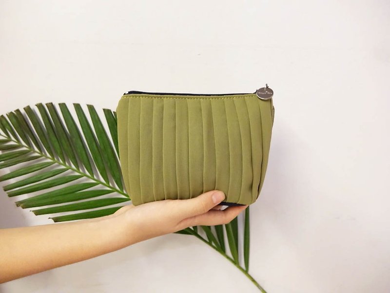 vingt six matcha green cosmetic bag. Clutch - กระเป๋าคลัทช์ - ผ้าฝ้าย/ผ้าลินิน สีเขียว