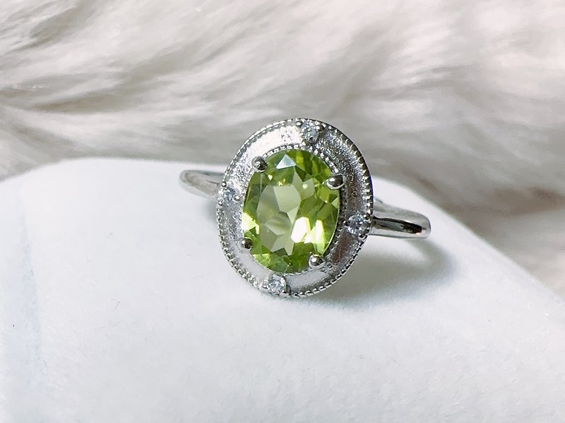 天然橄欖石 純銀戒指 拉絲 典雅 輕珠寶 8月生日石訂製款 - 戒指 - 純銀 綠色
