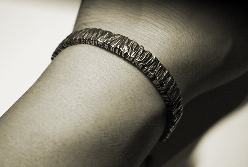Horizontal bark rough texture bracelet - Bracelets - Other Metals Silver