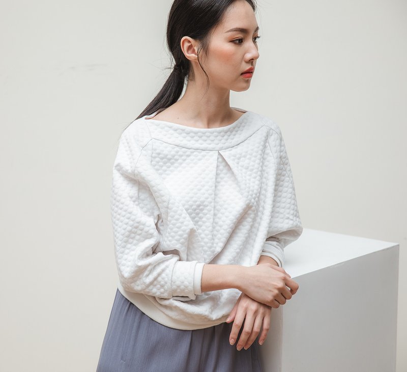 Swirl_紛飛一字領上衣_20AF005_白 - 女上衣/長袖上衣 - 棉．麻 白色