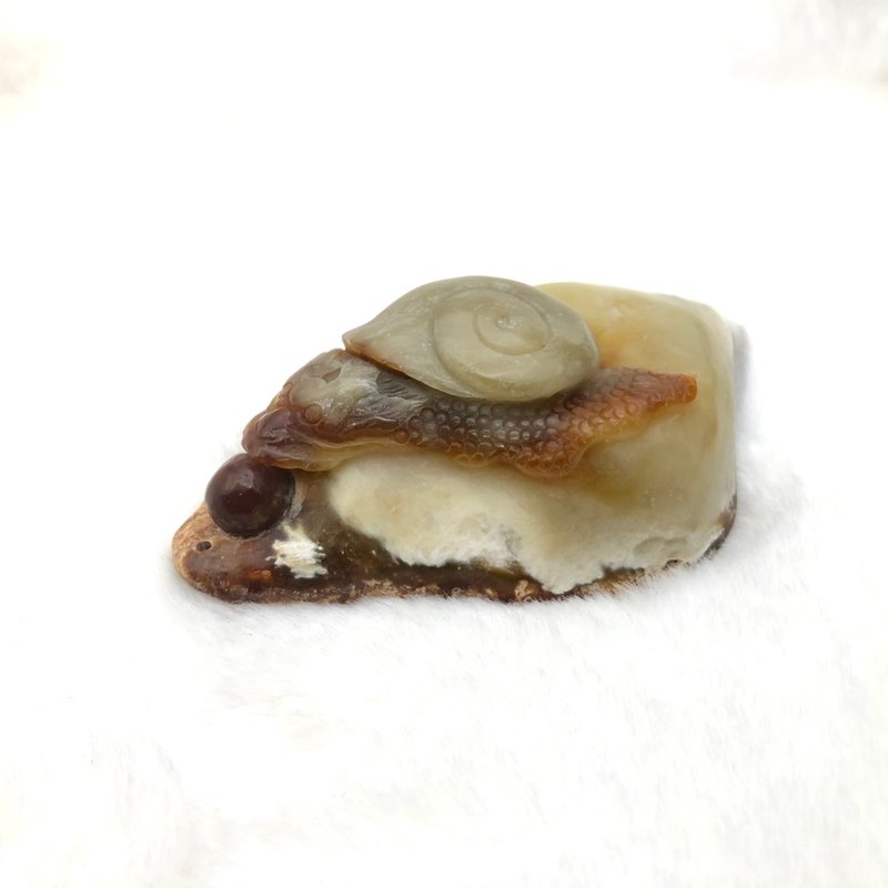 Anjia-natural flower jade seed material snail ornaments/live and work in peace/move/new home/gift - ของวางตกแต่ง - หยก สีเหลือง