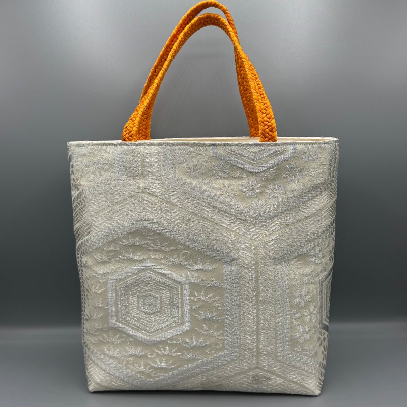 着物 帯 帯締め ハンドメイド トートバッグ リメイク 白 オレンジ - 手提包/手提袋 - 絲．絹 白色