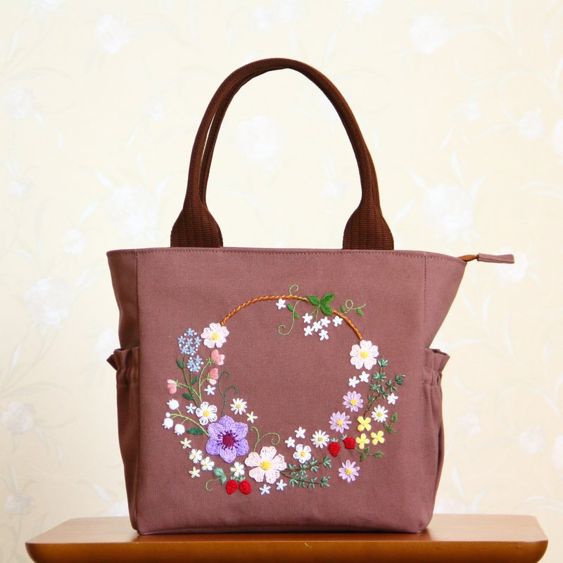 Canvas embroidery tote bag wreath classic Brown - Handbags & Totes - Cotton & Hemp 