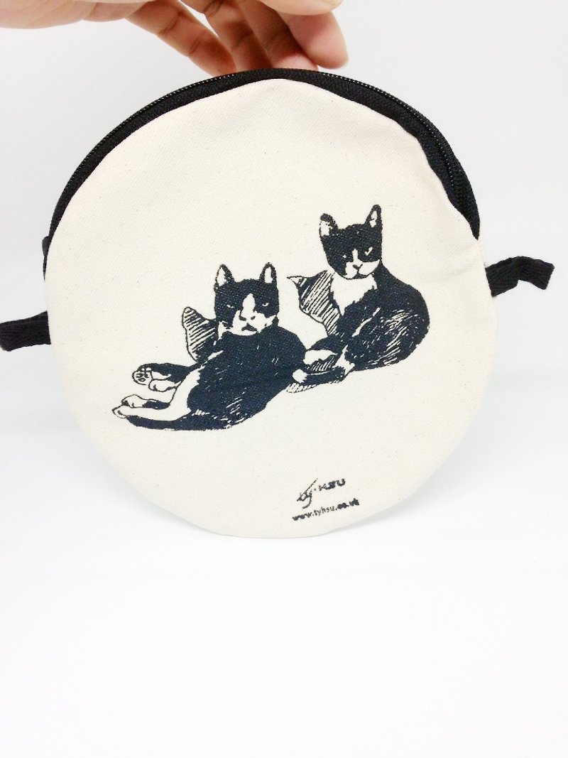 Relaxing: Handmade screen printing canvas round bag (come with wax rope) - กระเป๋าแมสเซนเจอร์ - ผ้าฝ้าย/ผ้าลินิน สีกากี