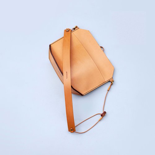 WALDEN Lightweight water-repellent leather Bag