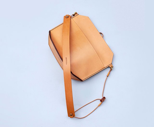 WALDEN Lightweight water-repellent leather Bag - ショップ