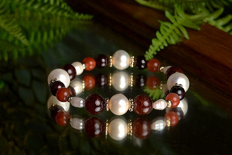 [Shenshan Crystal Mine] Gentle and hot red skirt/pomegranate/pearl/Southern red agate - Bracelets - Crystal Red