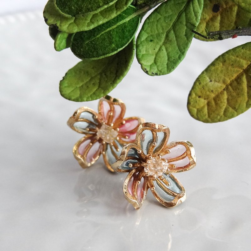 Window Filling Enamel Series Pastel Cherry Blossom Inlaid Hekimon Crystal Earrings Handmade Jewelry Limited Pre-order - ต่างหู - เครื่องเพชรพลอย 