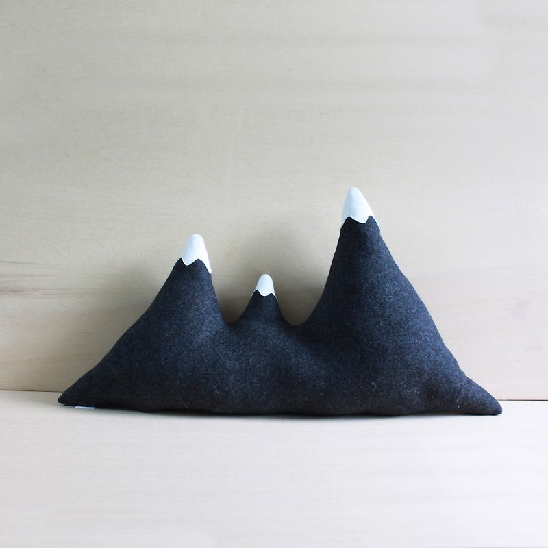 Mountain pillow / Handmade cushion - Triple Peak - หมอน - ขนแกะ สีเทา