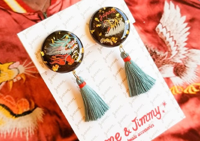 Tiger and Dragon tassel pierced earrings・Clip-On[red x tea] - ต่างหู - เรซิน สีนำ้ตาล