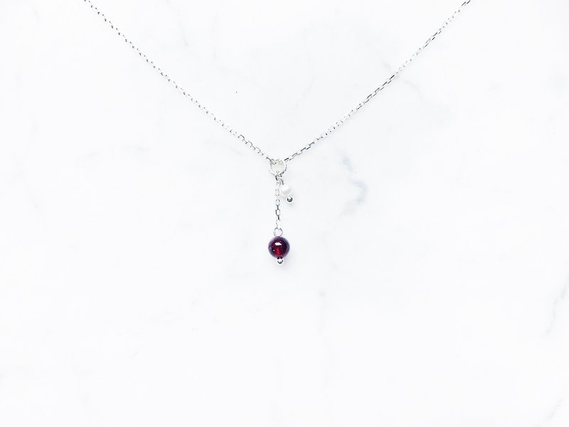 ::Rainbow Sugar :: Garnet (Dark Red) Draped Low Light Cut Clavicle Chain - Collar Necklaces - Gemstone 