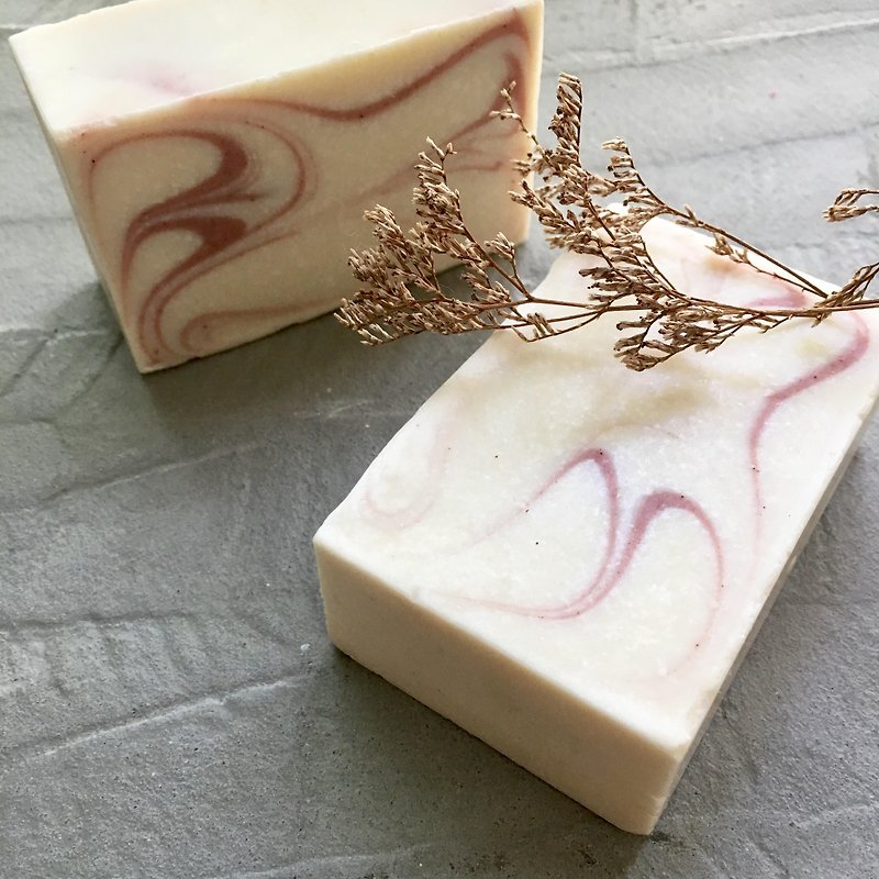 Red scented olive soap - ครีมอาบน้ำ - พืช/ดอกไม้ ขาว