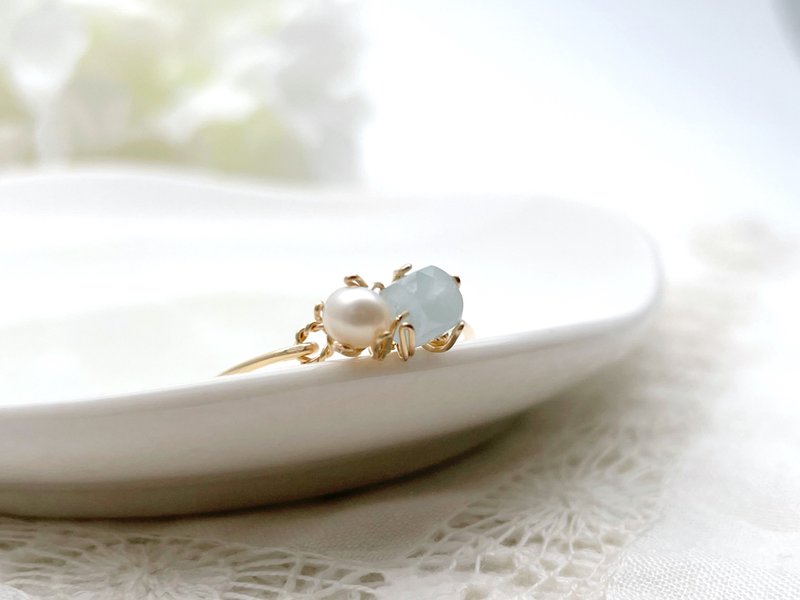 Sweet antique - aquamarine and freshwater pearl tatezume style wire ring - General Rings - Semi-Precious Stones Blue