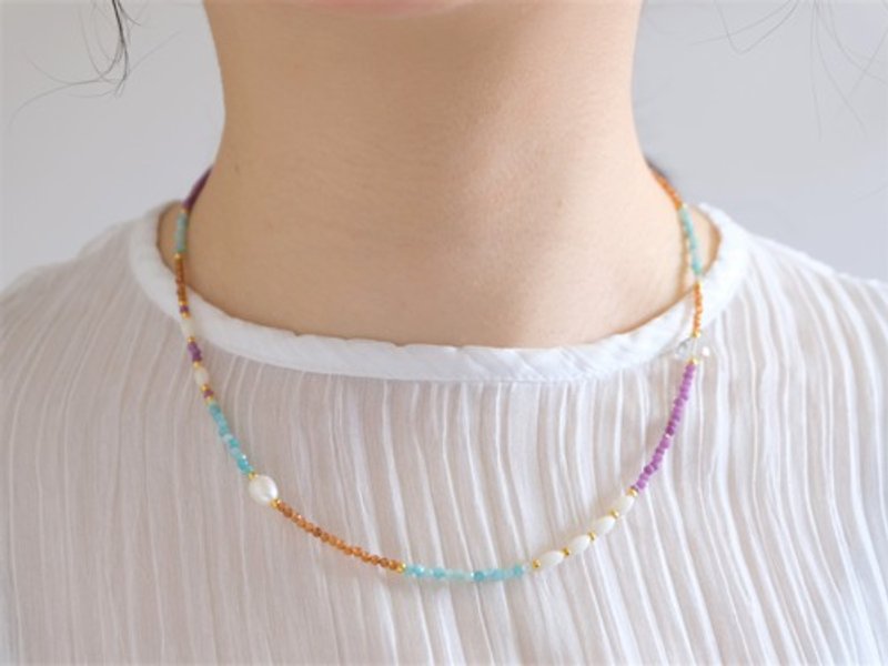 Yndislegt  fjólublár necklace 天然石ビーズネックレス アマゾナイト/ヘソナイト/フォスフォシデラ - 項鍊 - 寶石 紫色