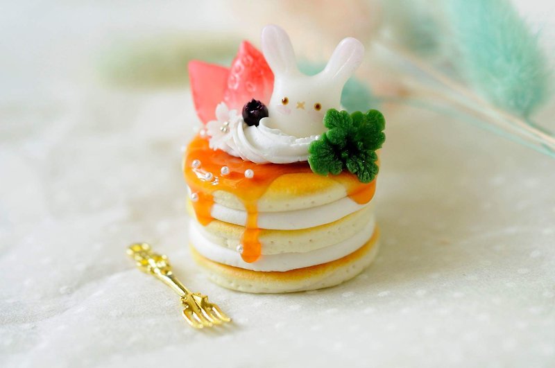 :Sweet Dream:美味兔兔櫻花草莓鬆餅+包包掛飾/純擺飾/生日禮物 - 鑰匙圈/鑰匙包 - 黏土 橘色