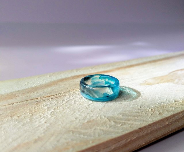hpフランス　レジンの指輪 リング BABY VINE TENDRIL RING IN BABY BLUE（リング）｜H.P.