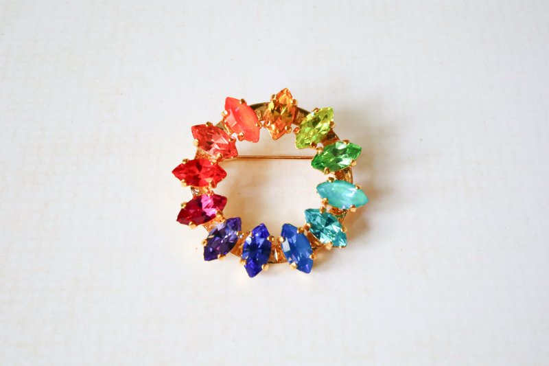 A rainbow brooch with 12 different colors - Brooches - Glass Multicolor