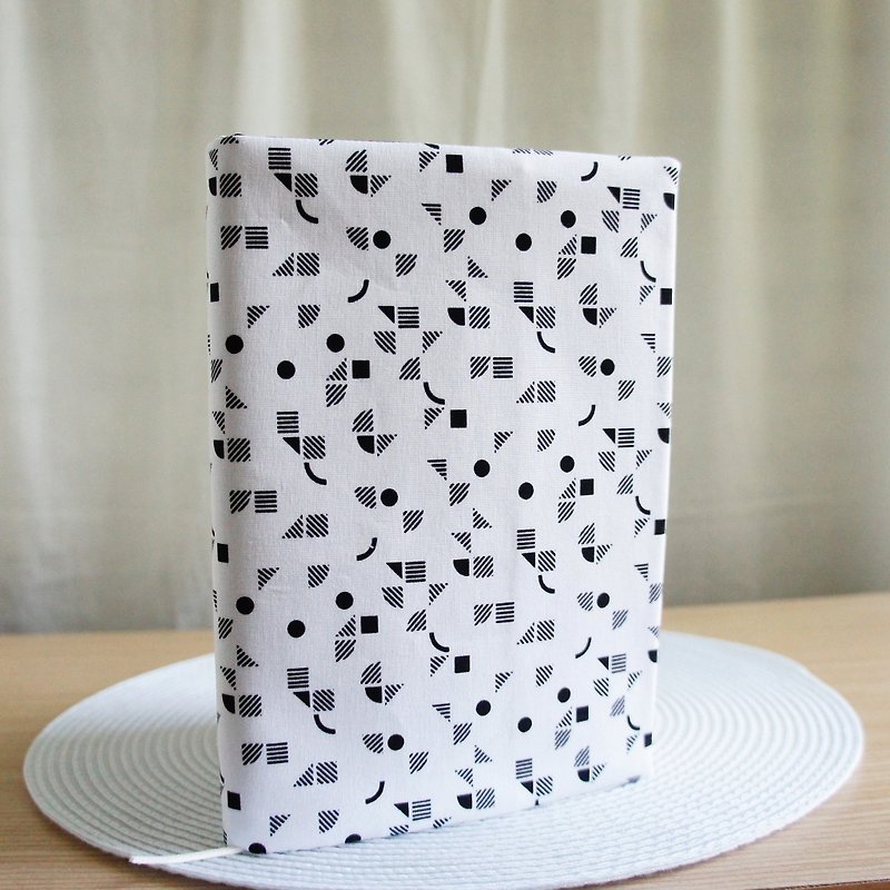 ラブリーアメリカの布[ブラックとホワイトの小さな幾何学的な両面布ブックカバー]利用可能25Kログ、A5の手のアカウント - ブックカバー - コットン・麻 ホワイト