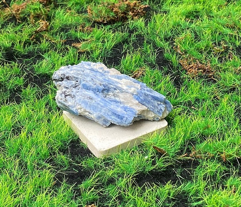 天然原礦天藍色藍晶石共生白水晶及黑碧璽及金雲母 快速出貨 - 擺飾/家飾品 - 水晶 多色