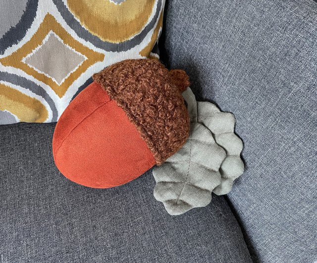 Acorn pillow / Autumn pillow / Fall cushion / nature