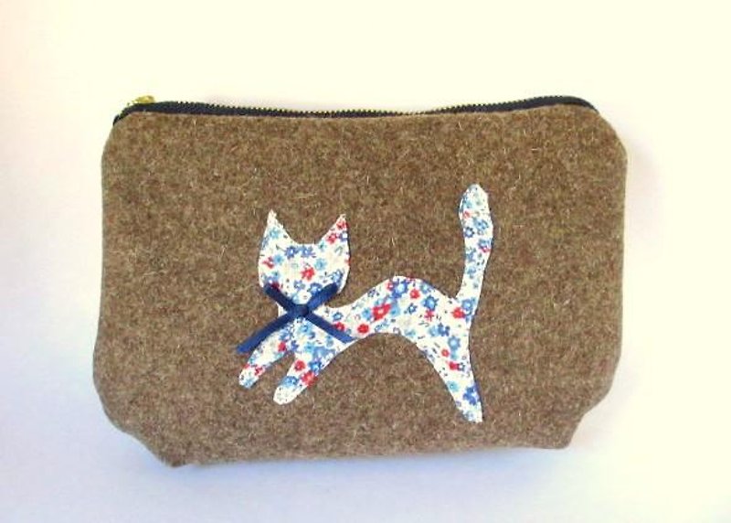 Heavy Wool Cat Pouch * Natural Brown - กระเป๋าถือ - ผ้าฝ้าย/ผ้าลินิน สีนำ้ตาล